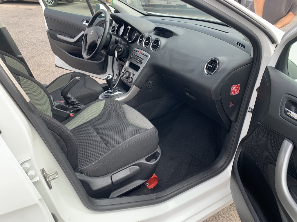 PEUGEOT 308 1.6 INY 120CV AUTOMATICO PEUGEOT 308 1.6 INY 120CV AUTOMATICO