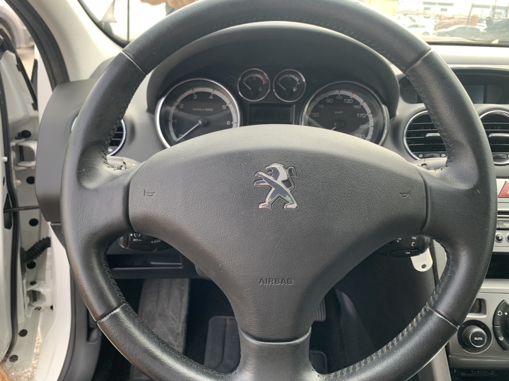 PEUGEOT 308 1.6 INY 120CV AUTOMATICO PEUGEOT 308 1.6 INY 120CV AUTOMATICO