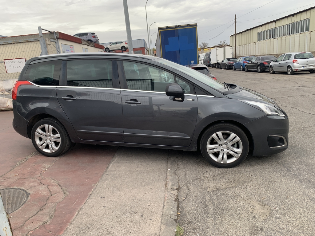 PEUGEOT 5008 1.6 HDI 120CV 7 PLAZAS AUT PEUGEOT 5008 1.6 HDI 120CV 7 PLAZAS AUT