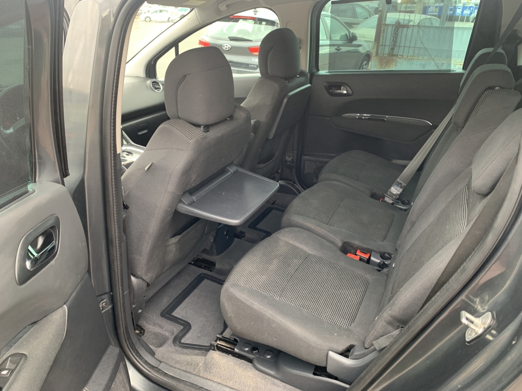 PEUGEOT 5008 1.6 HDI 120CV 7 PLAZAS AUT PEUGEOT 5008 1.6 HDI 120CV 7 PLAZAS AUT