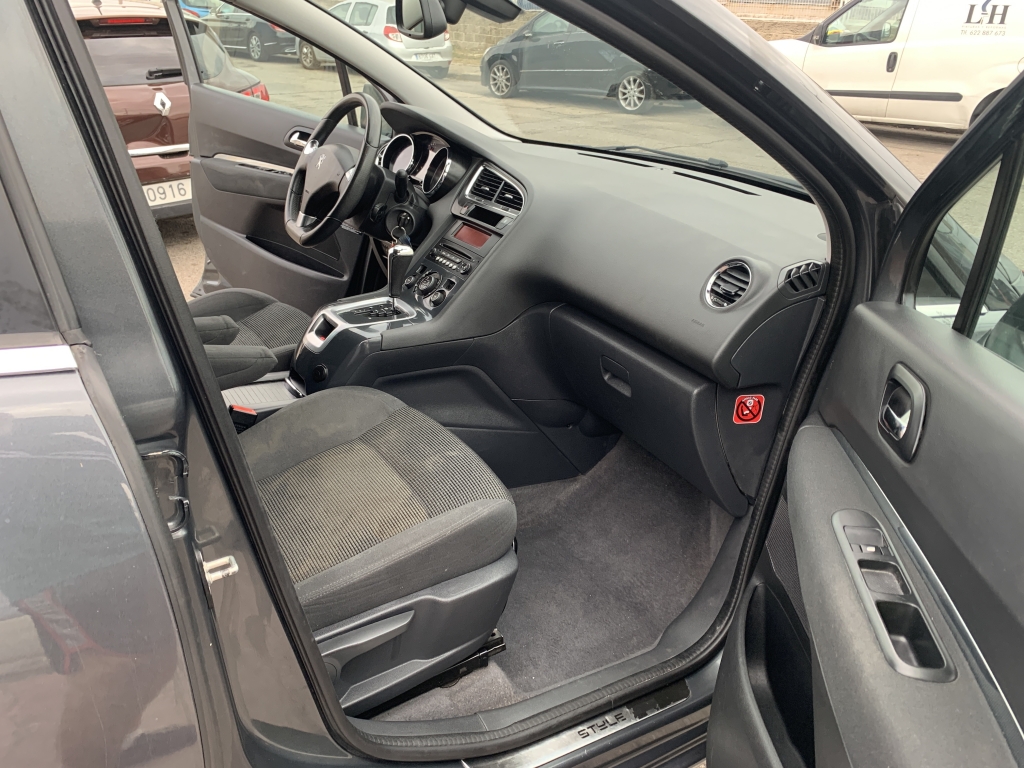 PEUGEOT 5008 1.6 HDI 120CV 7 PLAZAS AUT PEUGEOT 5008 1.6 HDI 120CV 7 PLAZAS AUT
