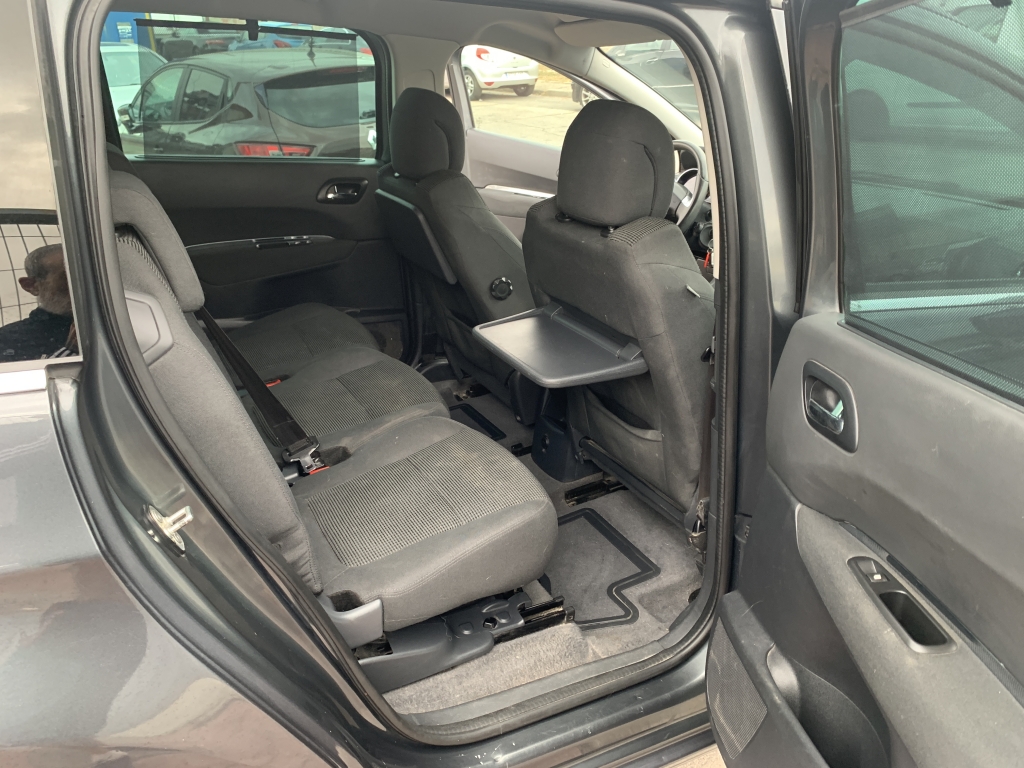 PEUGEOT 5008 1.6 HDI 120CV 7 PLAZAS AUT PEUGEOT 5008 1.6 HDI 120CV 7 PLAZAS AUT