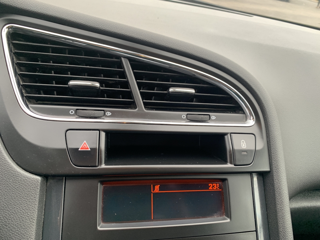 PEUGEOT 5008 1.6 HDI 120CV 7 PLAZAS AUT PEUGEOT 5008 1.6 HDI 120CV 7 PLAZAS AUT