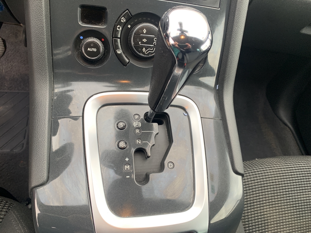 PEUGEOT 5008 1.6 HDI 120CV 7 PLAZAS AUT PEUGEOT 5008 1.6 HDI 120CV 7 PLAZAS AUT