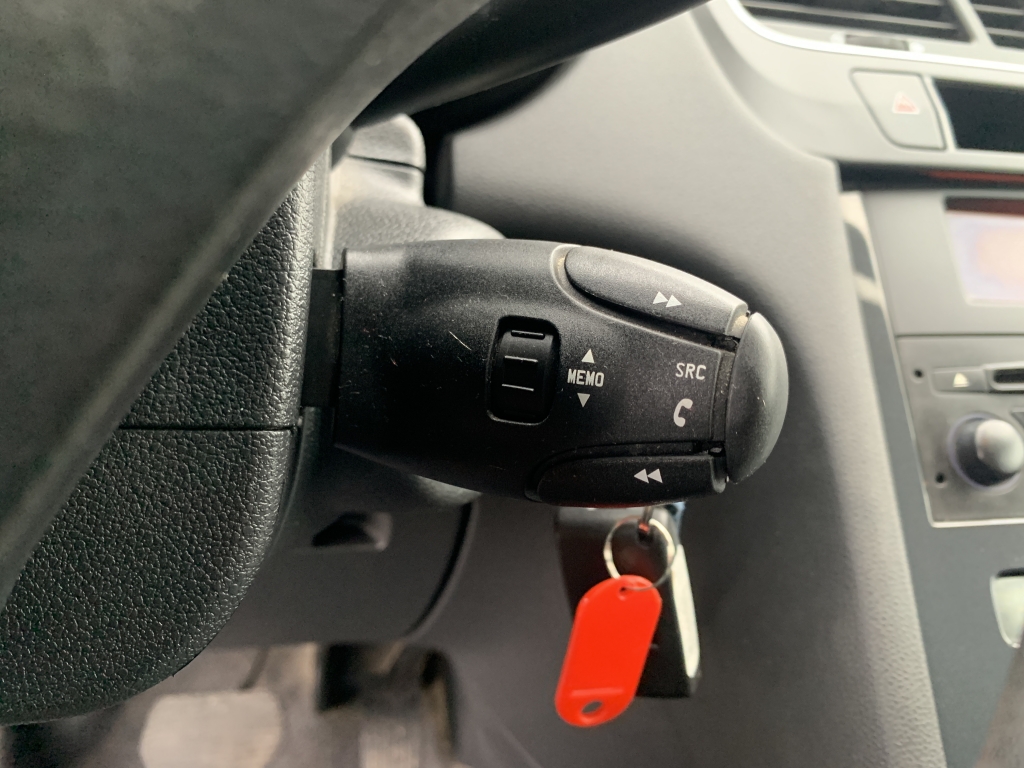 PEUGEOT 5008 1.6 HDI 120CV 7 PLAZAS AUT PEUGEOT 5008 1.6 HDI 120CV 7 PLAZAS AUT