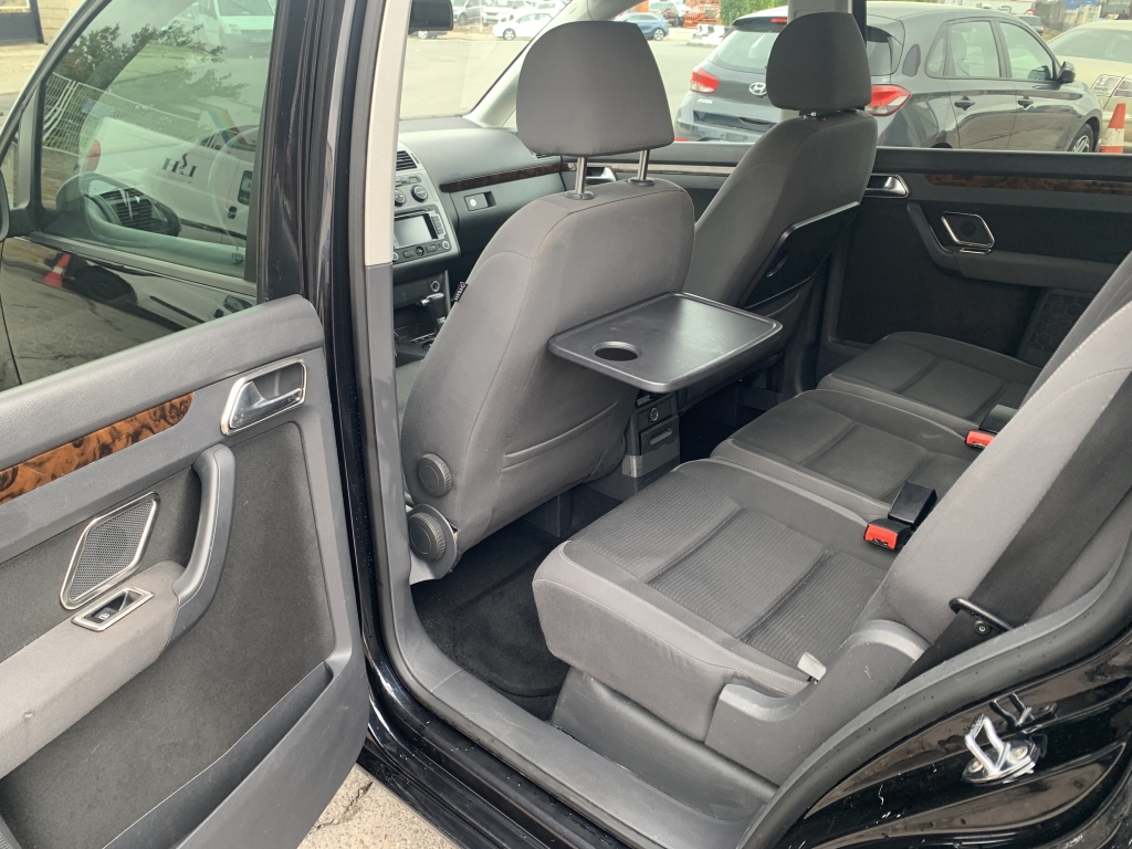 VOLKSWAGEN TOURAN 1.4 TFSI 140CV 7 PLAZAS AUT VOLKSWAGEN TOURAN 1.4 TFSI 140CV 7 PLAZAS AUT