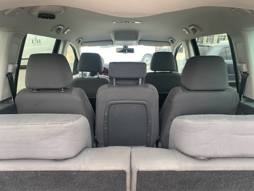 VOLKSWAGEN TOURAN 1.4 TFSI 140CV 7 PLAZAS AUT VOLKSWAGEN TOURAN 1.4 TFSI 140CV 7 PLAZAS AUT