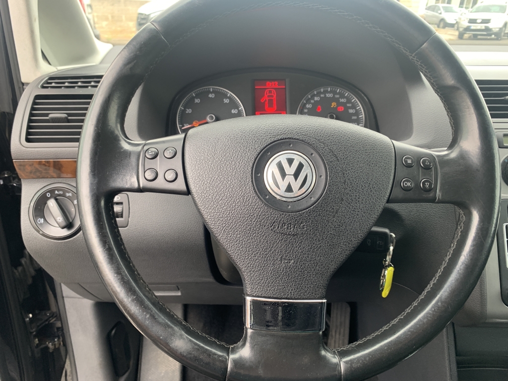 VOLKSWAGEN TOURAN 1.4 TFSI 140CV 7 PLAZAS AUT VOLKSWAGEN TOURAN 1.4 TFSI 140CV 7 PLAZAS AUT