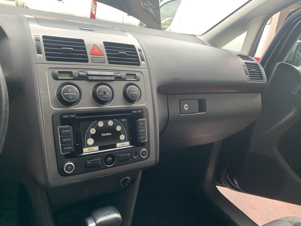 VOLKSWAGEN TOURAN 1.4 TFSI 140CV 7 PLAZAS AUT VOLKSWAGEN TOURAN 1.4 TFSI 140CV 7 PLAZAS AUT