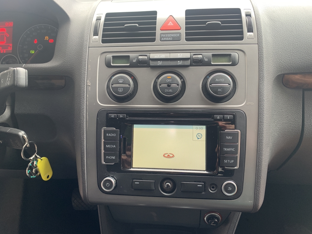 VOLKSWAGEN TOURAN 1.4 TFSI 140CV 7 PLAZAS AUT VOLKSWAGEN TOURAN 1.4 TFSI 140CV 7 PLAZAS AUT