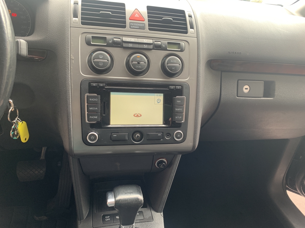 VOLKSWAGEN TOURAN 1.4 TFSI 140CV 7 PLAZAS AUT VOLKSWAGEN TOURAN 1.4 TFSI 140CV 7 PLAZAS AUT