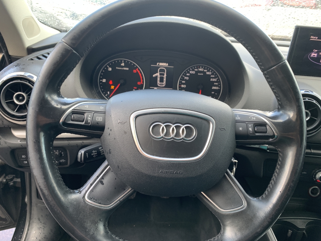 AUDI A-3 1.6 TDI 105CV AUDI A-3 1.6 TDI 105CV
