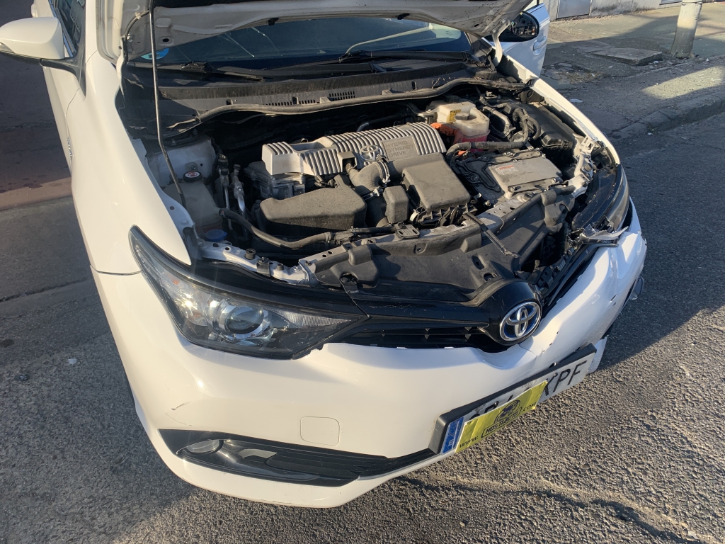 TOYOTA AURIS 1.8 HIBRIDO 135CV