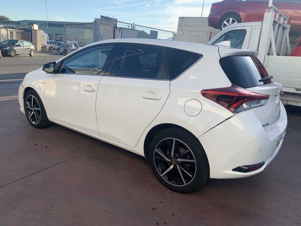 TOYOTA AURIS 1.8 HIBRIDO 135CV