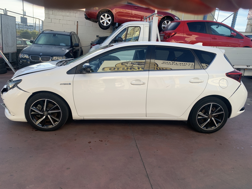 TOYOTA AURIS 1.8 HIBRIDO 135CV