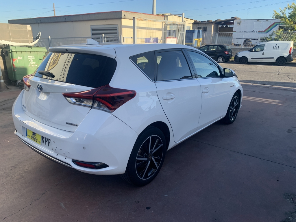 TOYOTA AURIS 1.8 HIBRIDO 135CV