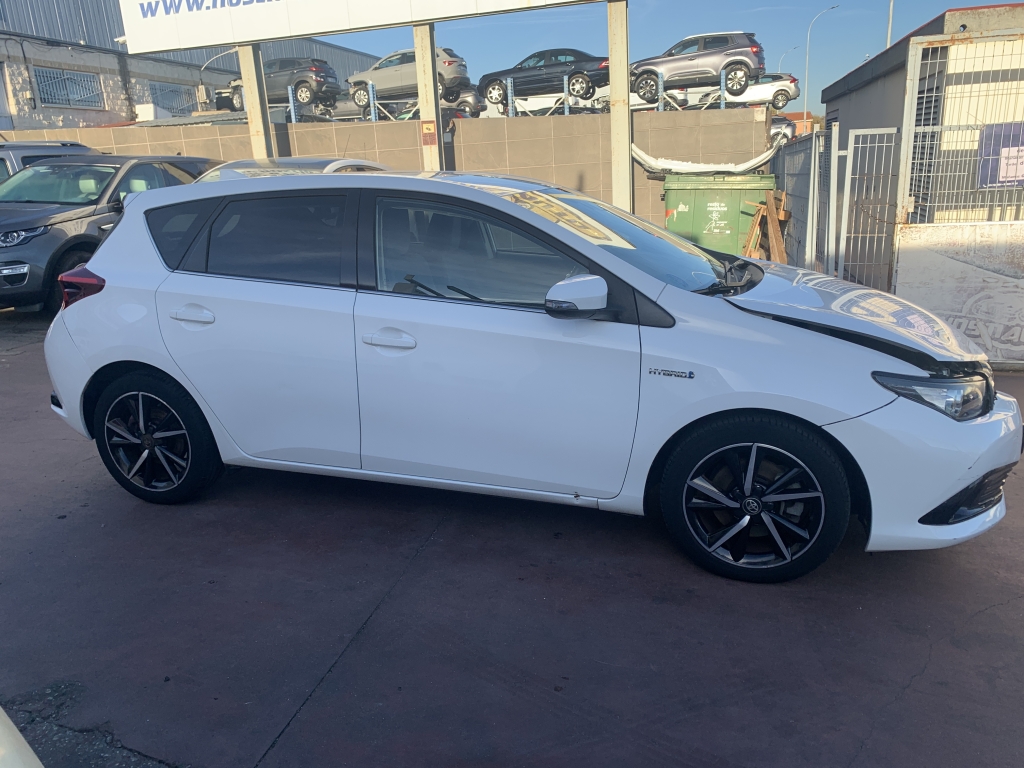 TOYOTA AURIS 1.8 HIBRIDO 135CV