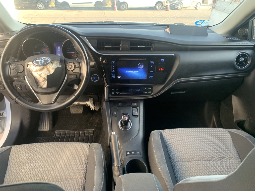 TOYOTA AURIS 1.8 HIBRIDO 135CV