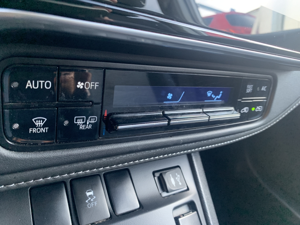 TOYOTA AURIS 1.8 HIBRIDO 135CV
