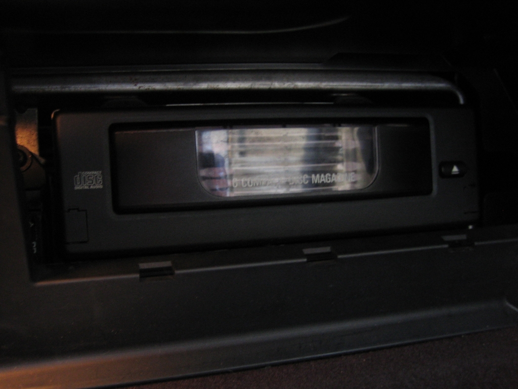 VISTA CARGADOR 6+ CD EN GUANTERA BMW 530 D AUTOMATICO 3.0 217CV