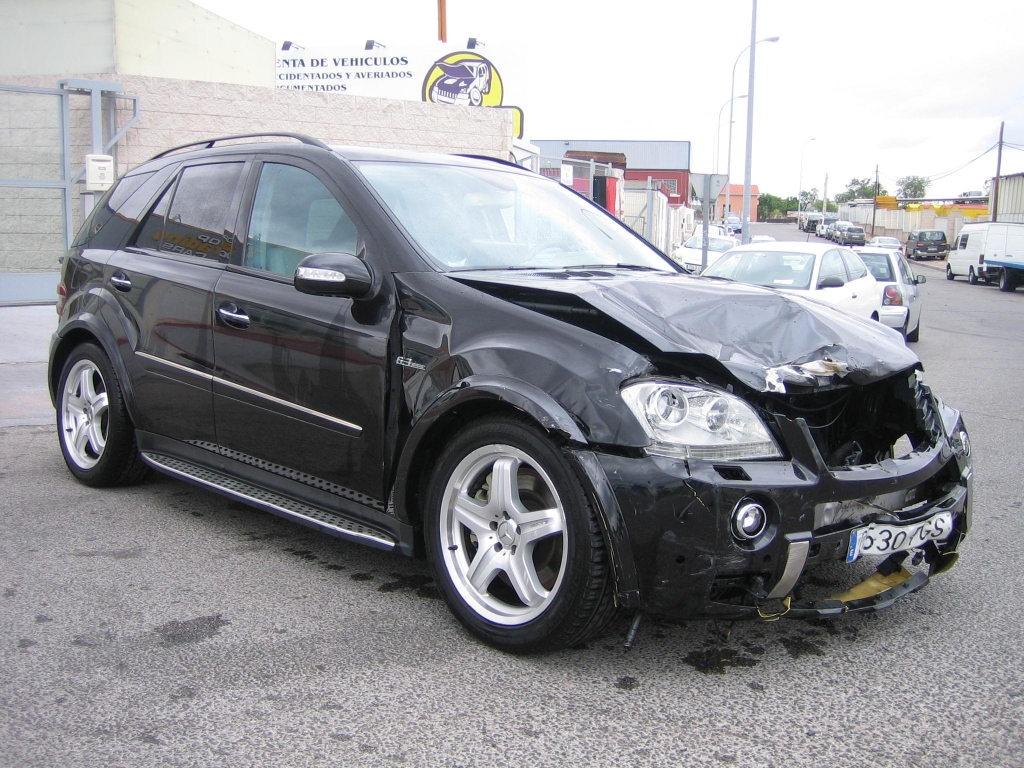 VISTA DELANTERA DERECHA MERCEDES BENZ ML 63 AMG 6.3 I 510CV