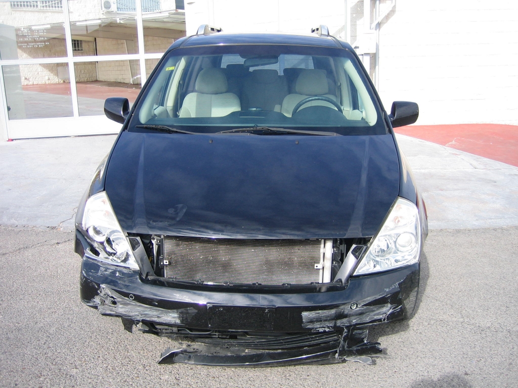 VISTA DELANTERA KIA CARNIVAL 2.9 CRDI 185CV