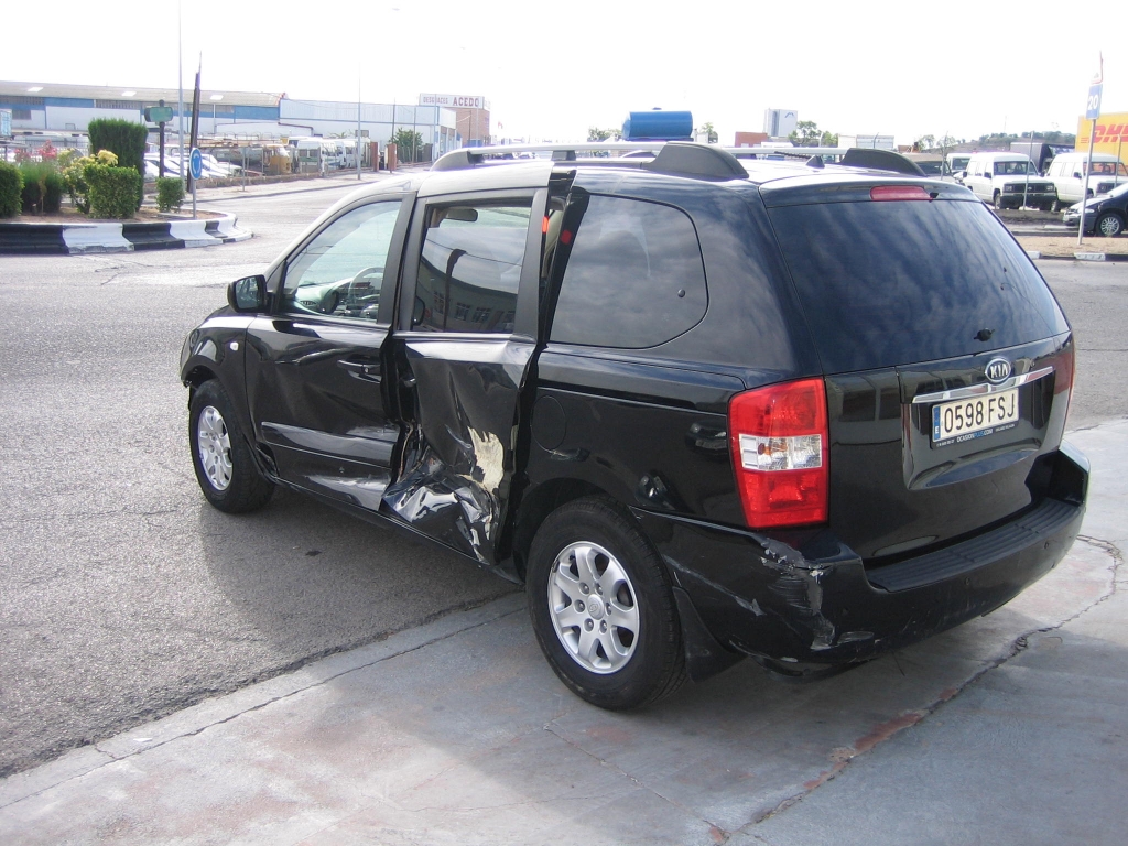 VISTA TRASERA IZQUIERDA KIA CARNIVAL 2.9 CRDI 185CV