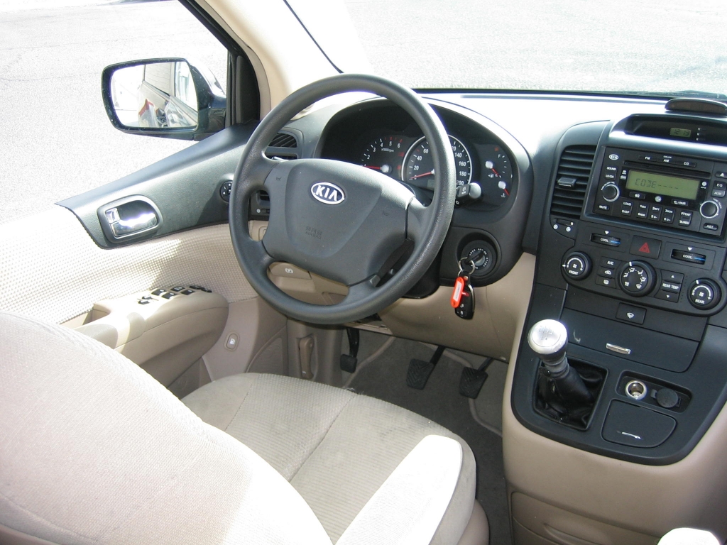 VISTA INTERIOR IZQUIERDO KIA CARNIVAL 2.9 CRDI 185CV