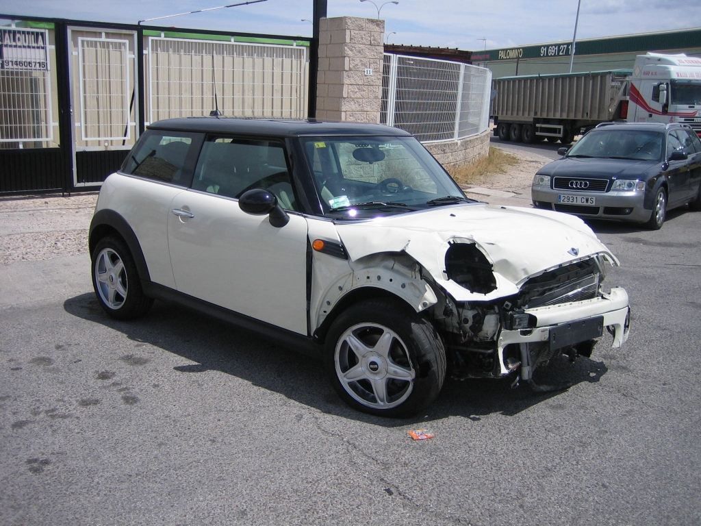 VISTA DELANTERA DERECHA MINI COOPER 1.6 D 108CV