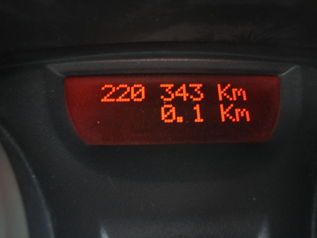 VISTA KM RENAULT MEGANE 1.9 DCI 120CV