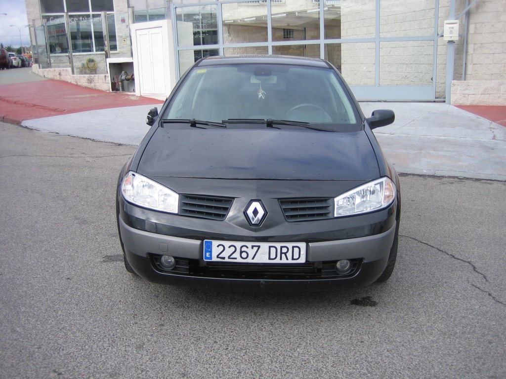 VISTA DELANTERA RENAULT MEGANE 1.9 DCI 120CV
