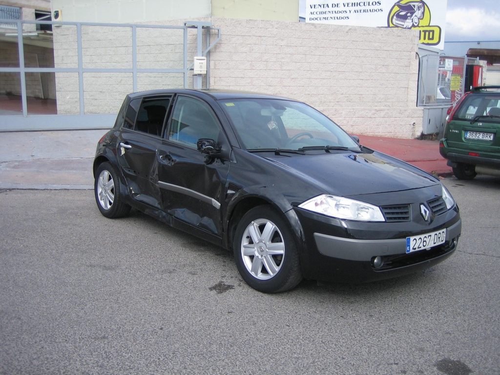 VISTA DELANTERA DERECHA RENAULT MEGANE 1.9 DCI 120CV