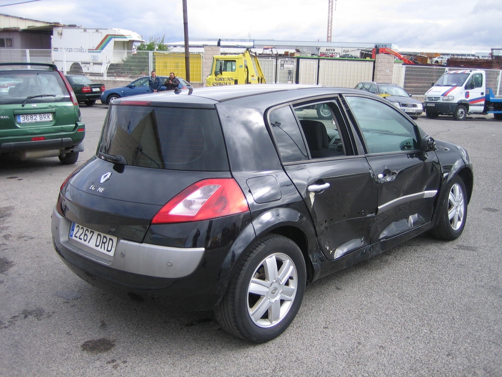 VISTA TRASERA DERECHA RENAULT MEGANE 1.9 DCI 120CV