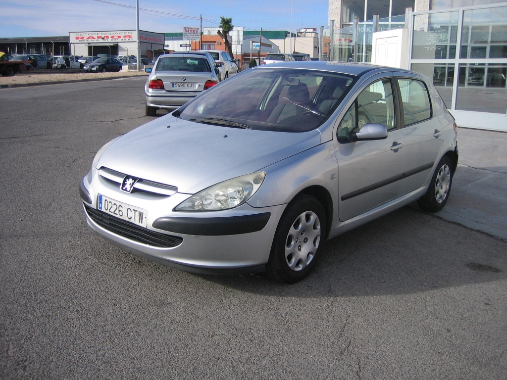 VISTA DELANTERA IZQUIERDA PEUGEOT 307 2.0 HDI 90CV XR
