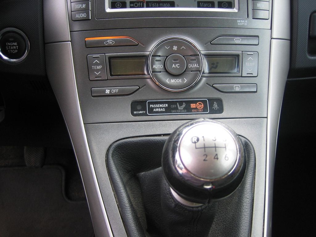 VISTA CLIMA Y CAMBIO TOYOTA AURIS 2.0 D4D 130CV