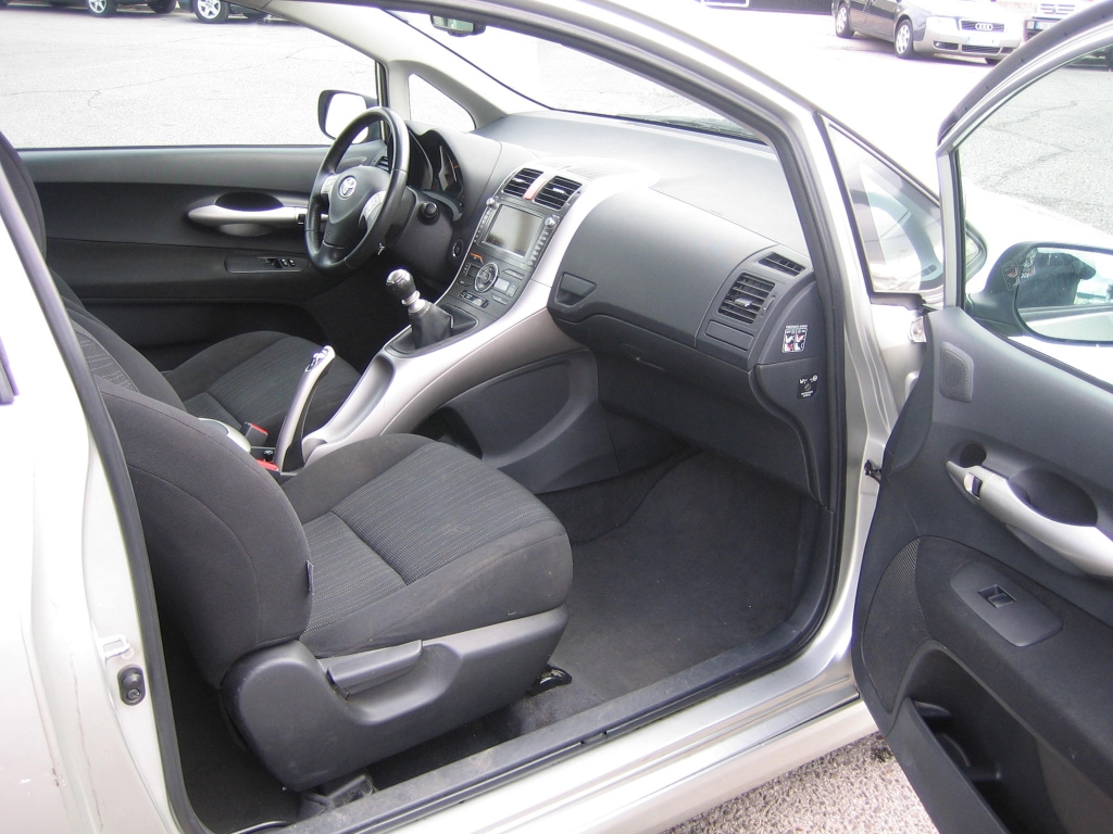 VISTA INTERIOR DERECHO TOYOTA AURIS 2.0 D4D 130CV