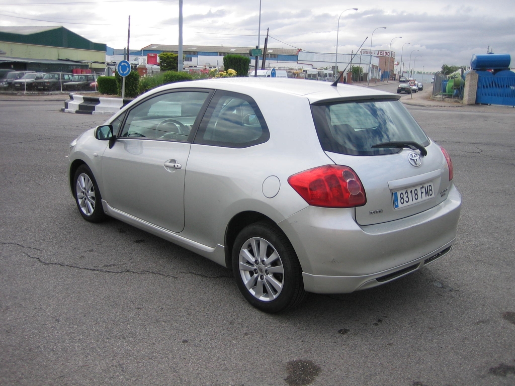 VISTA TRASERA IZQUIERDA TOYOTA AURIS 2.0 D4D 130CV