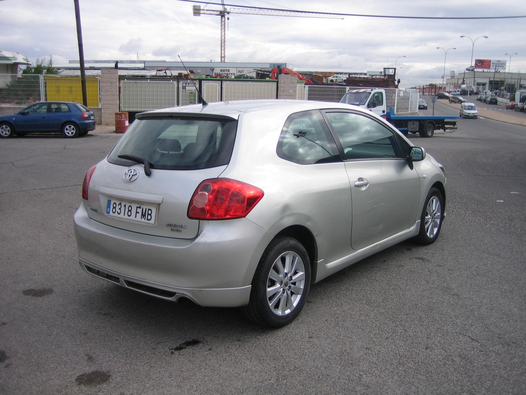 VISTA TRASERA DERECHA TOYOTA AURIS 2.0 D4D 130CV