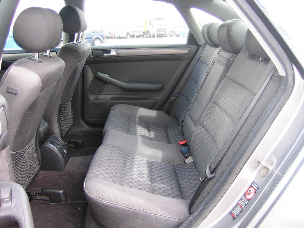 VISTA INTERIOR TRASERO VISTA INTERIOR TRASEROVISTA INTERIOR TRASERO  AUDI A-6 2.5 TDI 150CV QUATTRO