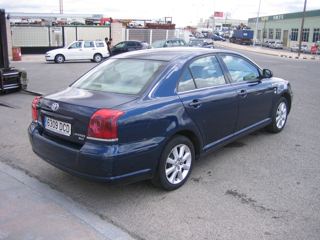 VISTA TRASERA DERECHA TOYOTA AVENSIS 2.0 D4D 115CV