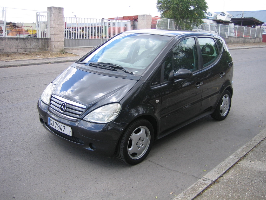 VISTA DELANTERA IZQUIERDA MERCEDES BENZ CLASE A 170 CDI 90CV