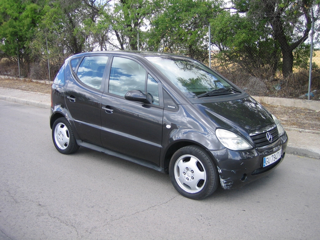 VISTA DELANTERA DERECHA MERCEDES BENZ CLASE A 170 CDI 90CV