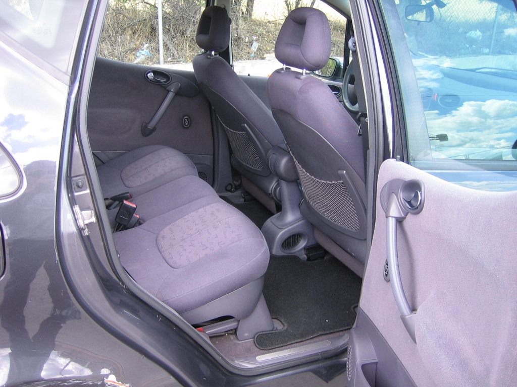 VISTA INTERIOR MERCEDES BENZ CLASE A 170 CDI 90CV