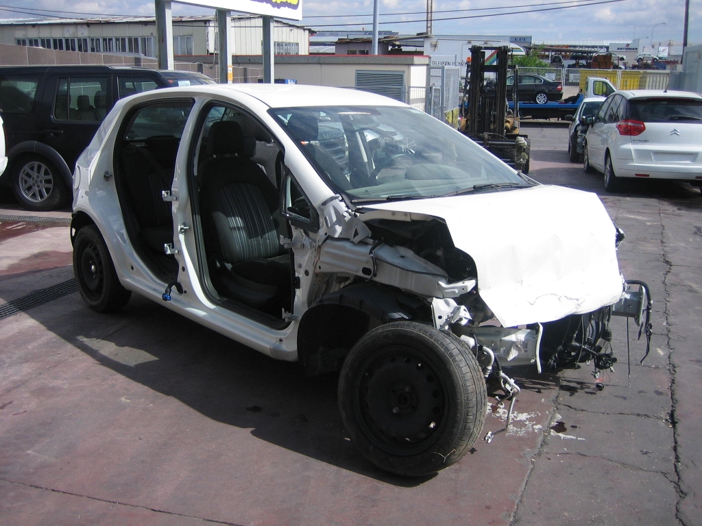 VISTA DELANTERA DERECHA FIAT PUNTO 1.3 55CV