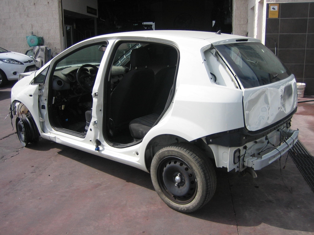 VISTA TRASERA IZQUIERDA FIAT PUNTO 1.3 55CV
