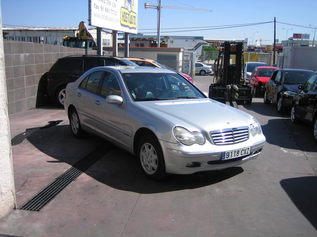 VISTA DELANTERA DERECHA MERCEDES BENZ C-220 CDI 143CV AUTOMATICO