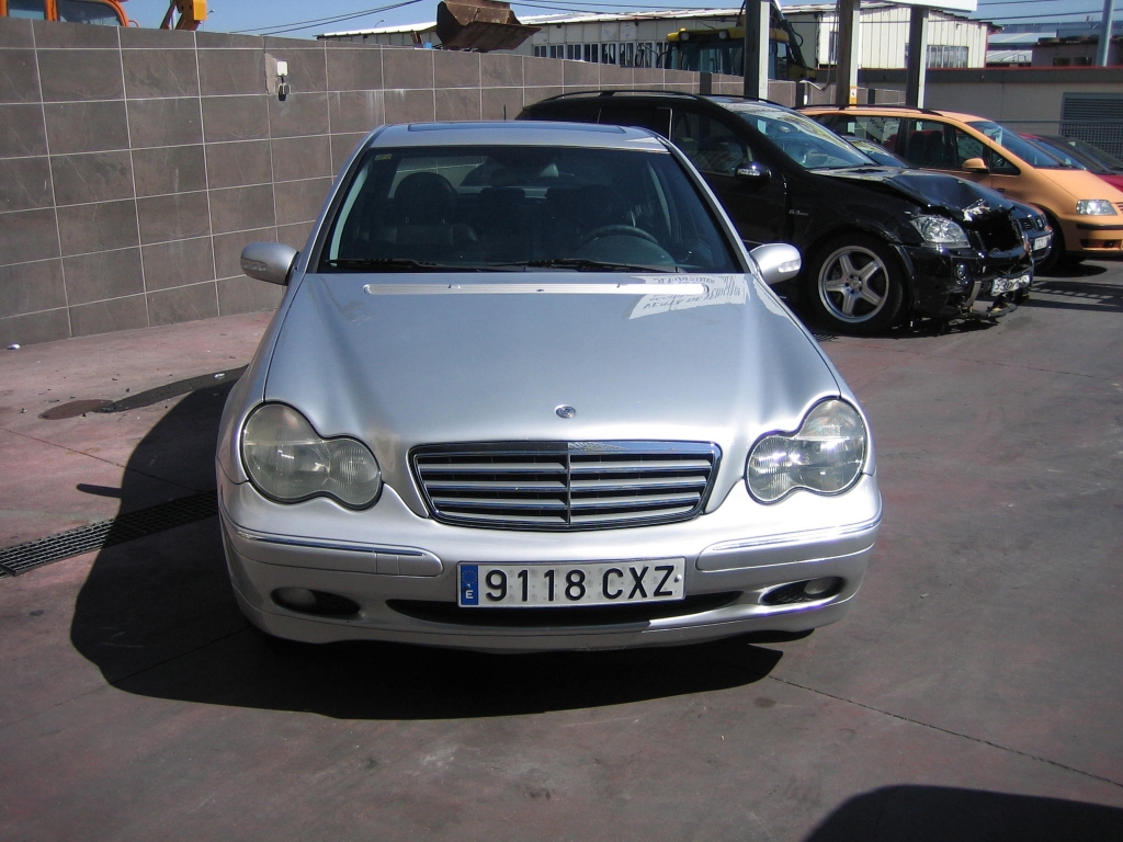 VISTA DELANTERA MERCEDES BENZ C-220 CDI 143CV AUTOMATICO