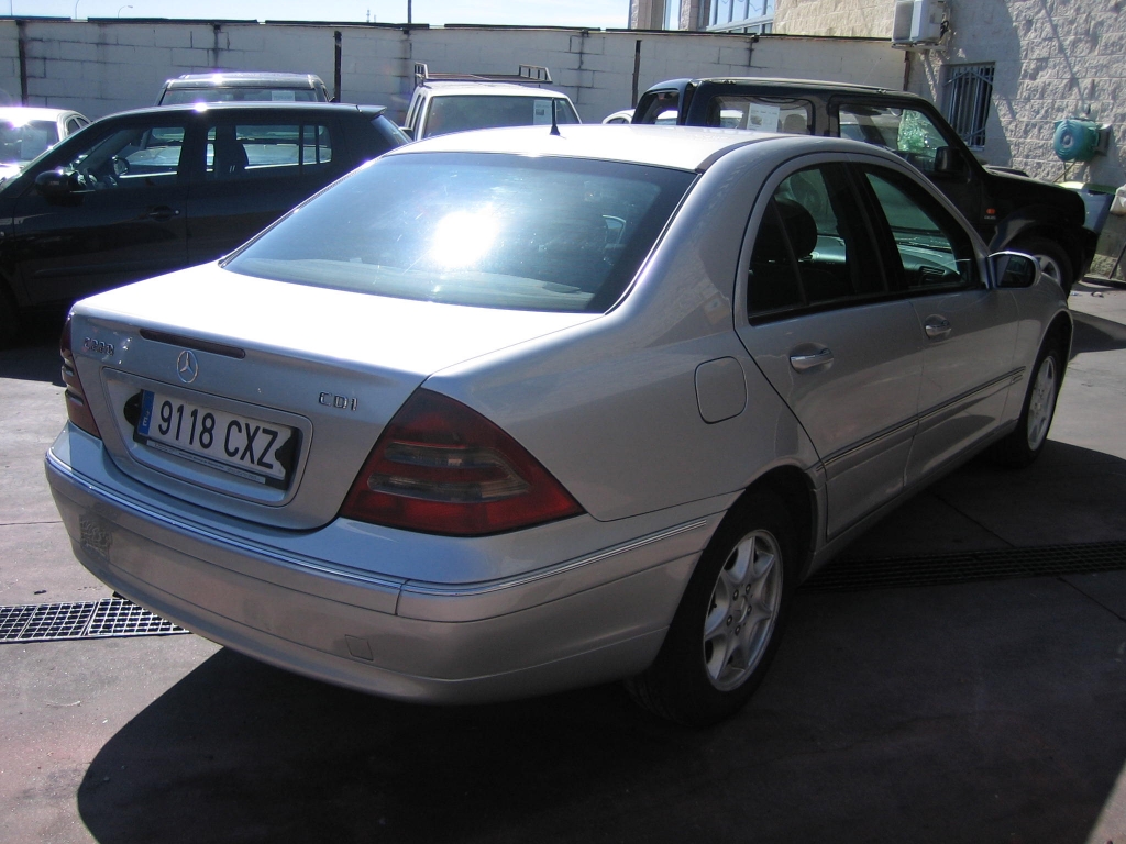VISTA TRASERA DERECHA MERCEDES BENZ C-220 CDI 143CV AUTOMATICO