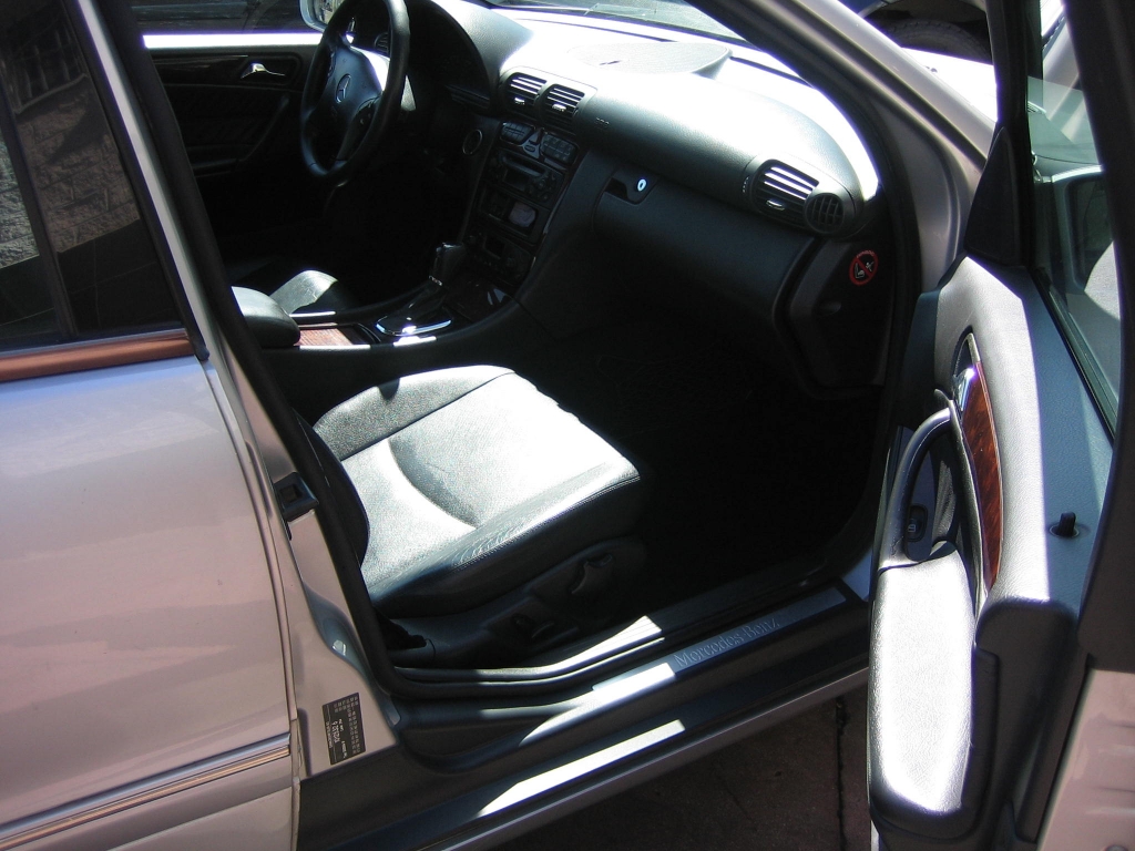 VISTA INTERIOR DERECHO MERCEDES BENZ C-220 CDI 143CV AUTOMATICO