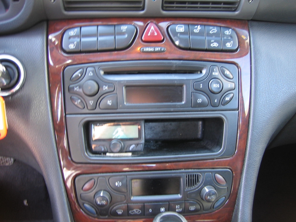 VISTA CD Y CLIMA MERCEDES BENZ C-220 CDI 143CV AUTOMATICO